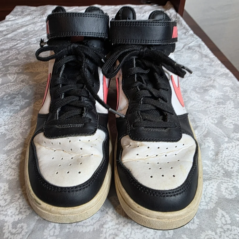 Nike Court Borough Mid 2 sneakers Pink, Black, And White Girls Size 6